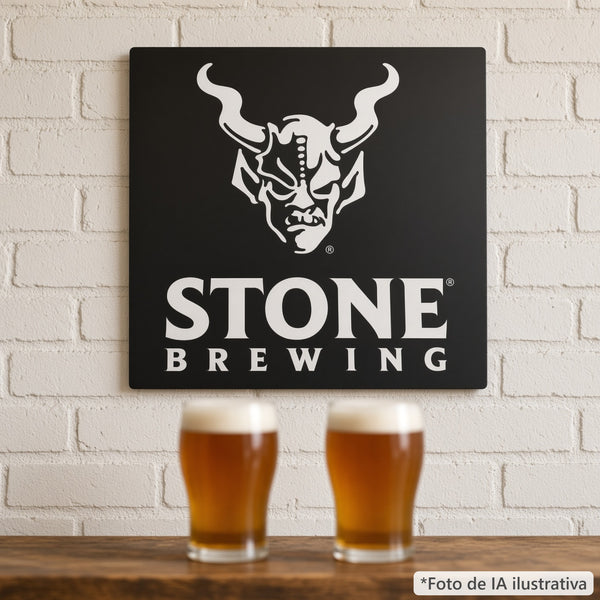 Stone Placa de Metal Decorativa colgada en un muro