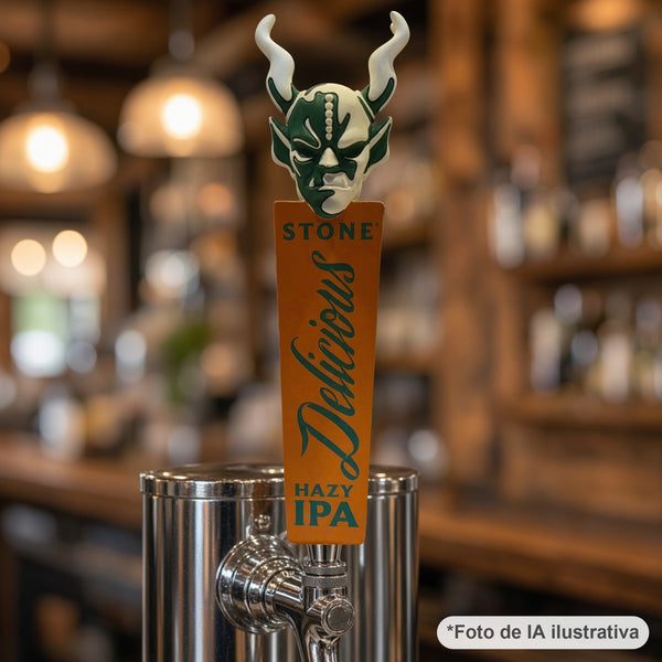 Stone Delicious Tap Handle instalado en un grifo de barra