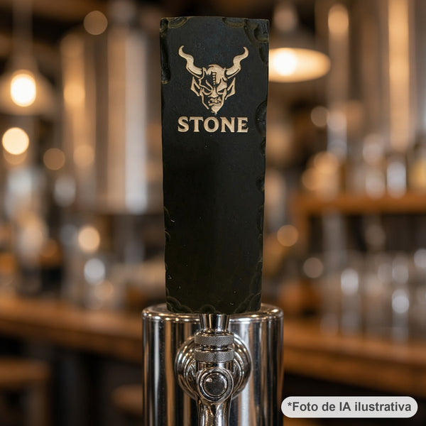 Stone Tap Handle de piedra instalado en un grifo de barra