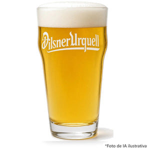 Pinta Pilsner Urquell servido con cerveza